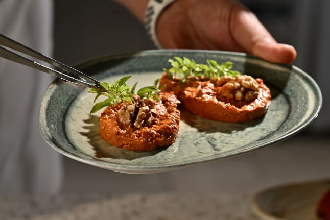 Keyif_dinner_in_caravanserai